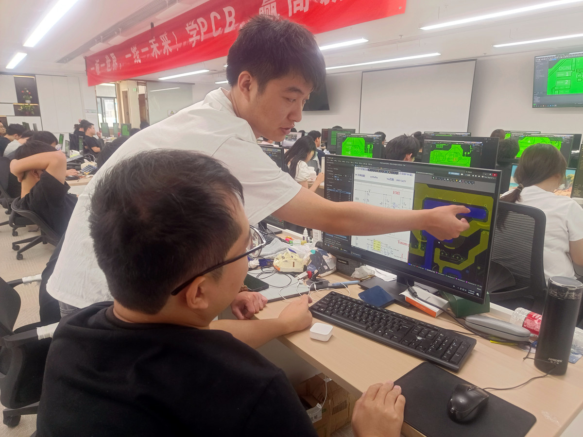 周老师评审学员作品