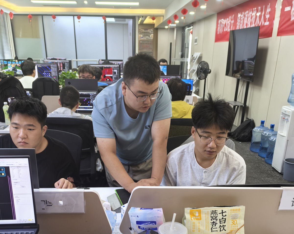 和学员探讨PCB设计场景